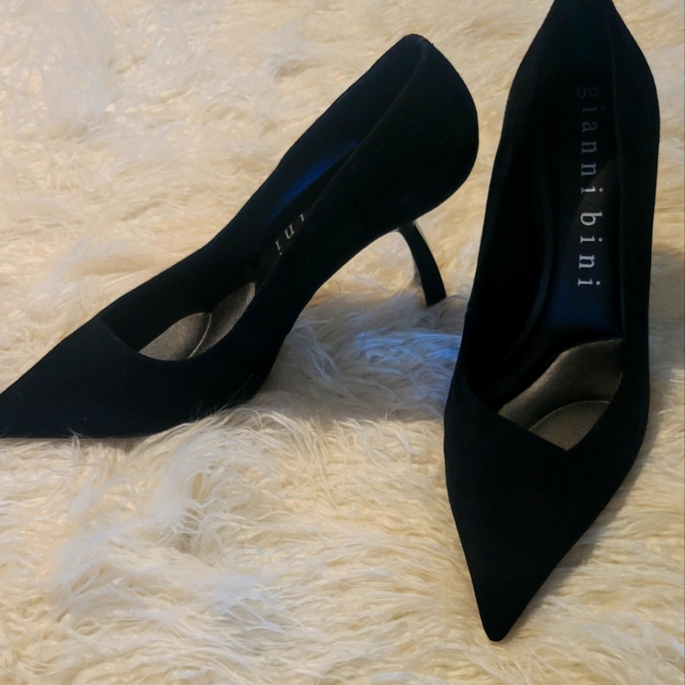 Gianni Bini Black Classic Pointed-Toe Heels